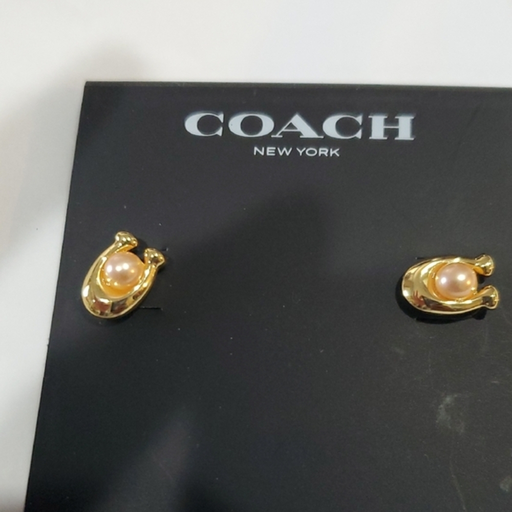Coach monogram coach C logo pink pearl stud earrings‎ new - Picture 2 of 8